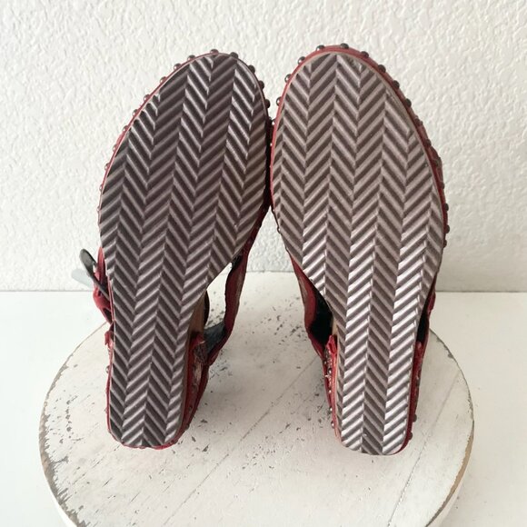 Red Wedge Sandals with Embroidered Design - Picture 8 of 10